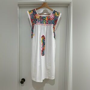 Mi Golondrina FLORES SHORT DRESS
Arroyo de Flores- size Medium